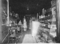 The LeMay Grocery, possibly in the late '40s or early '50s in Nashville. View full size.
